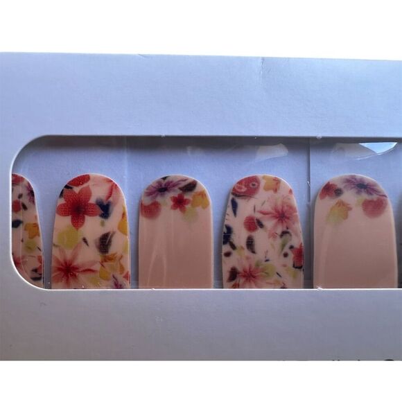 Color Street Nail Polish Strips Good Impressions Floral Design 16ct - Picture 2 of 3